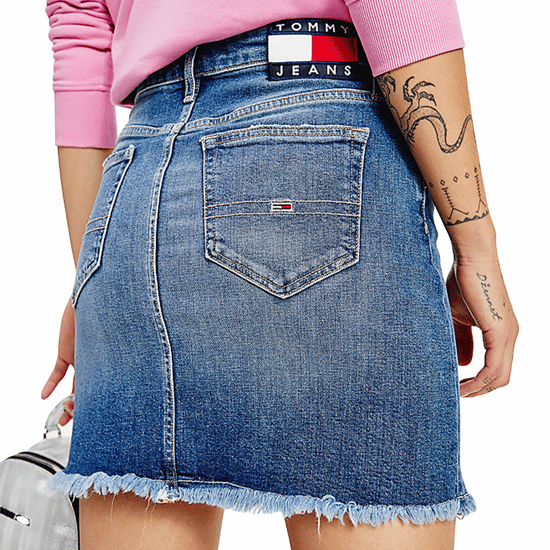 Falda de mujer Tommy Jeans con logo de bandera - Image 2