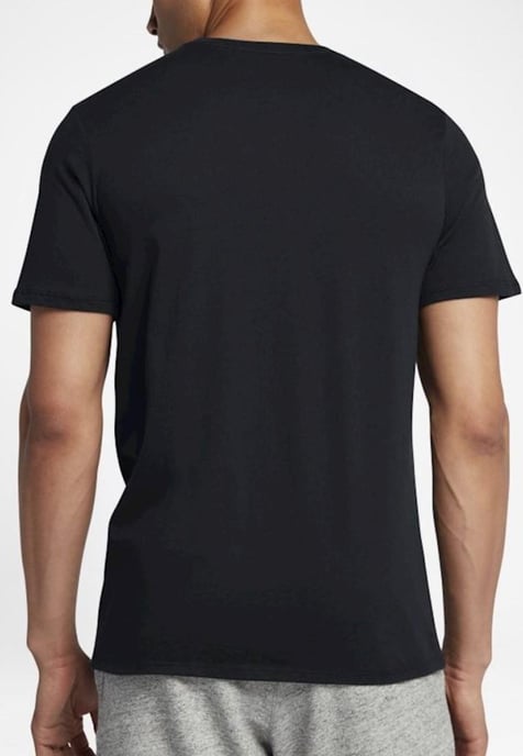 Camiseta Nike Sportswear Club para hombre en negro - Image 2