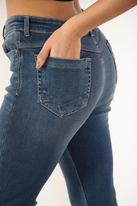 Vaqueros Magic Shaping de talle alto y pierna recta para mujer en azul - Image 4