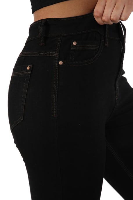 Vaqueros ajustados de cintura alta con forma mágica para mujer en negro - Image 4
