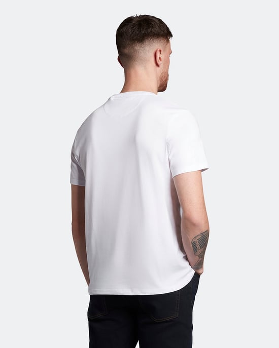 Lyle & Scott Contrast Pocket T-Shirt in Multicolour - Image 3