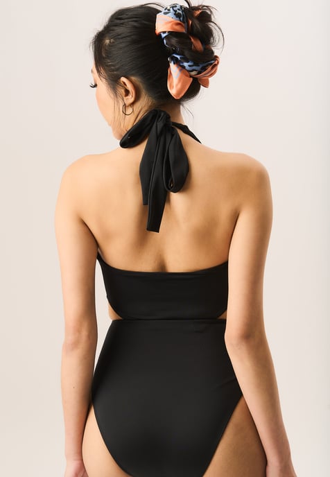 Bañador con escote halter y corte retorcido - Image 4