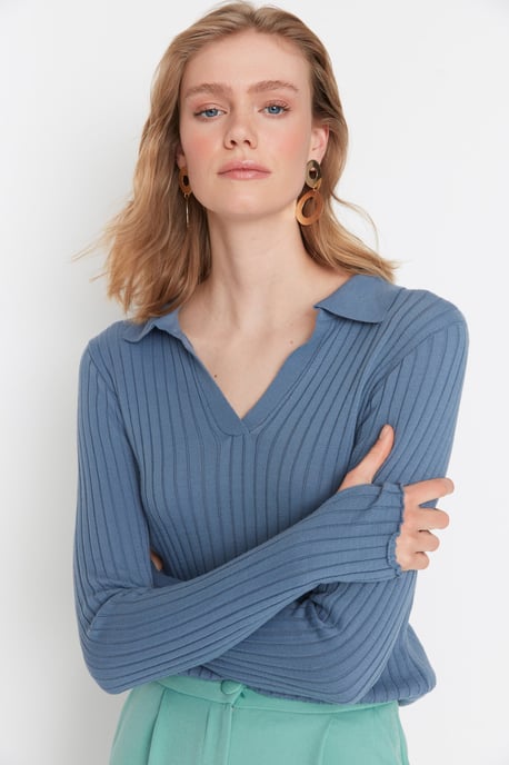 Trendyol Women's Straight Sweater - Image 2