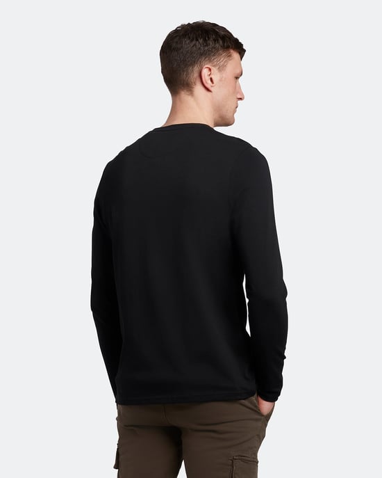 Lyle & Scott Plain Long Sleeve T-Shirt in Black - Image 4