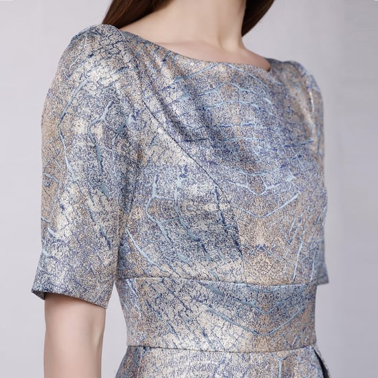 Curved and flared cocktail dress in jacquard - Image 3