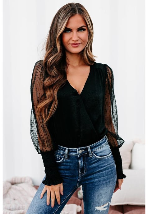 Body de malla cruzado para mujer en negro - Image 2