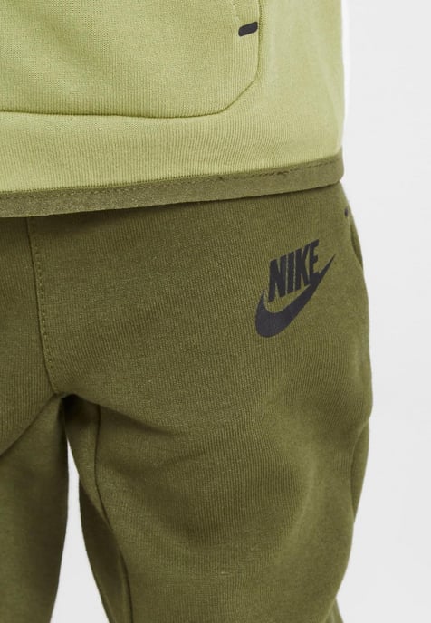 Traje Nike Tech FZ HD Niño - Image 6