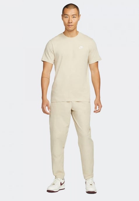 Camiseta Nike Sportswear Club para hombre en color beige - Image 4