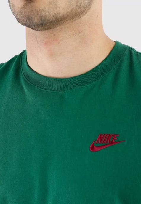 Camiseta Nike Sportswear Club Verde para Hombre - Image 3
