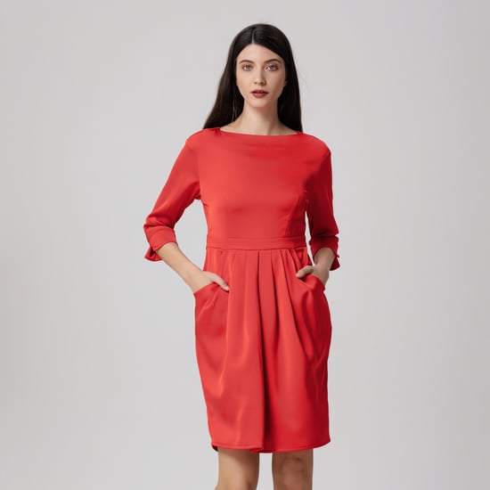 Pegged dress with pleats - Image 3