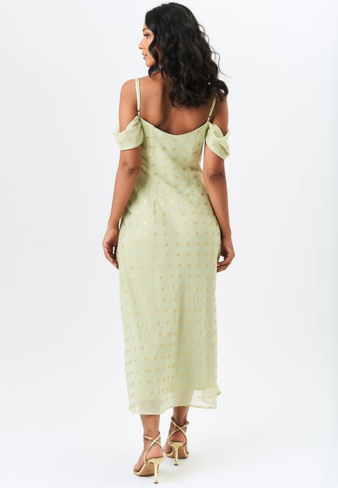 Vestido largo metalizado con mangas caídas y cuello vuelto - Image 4