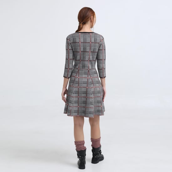 Fit-and-falre dress in tartan knit - Image 6