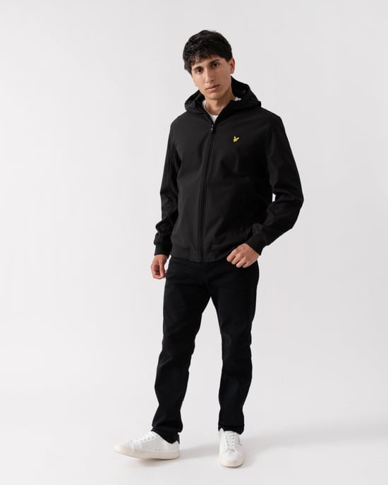 Chaqueta softshell negra azabache con capucha y logo de la marca Lyle & Scott - Image 3