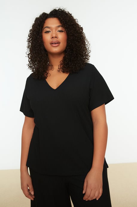 Trendyol Women's V Neck Plus Size Pajamas Set - Image 4