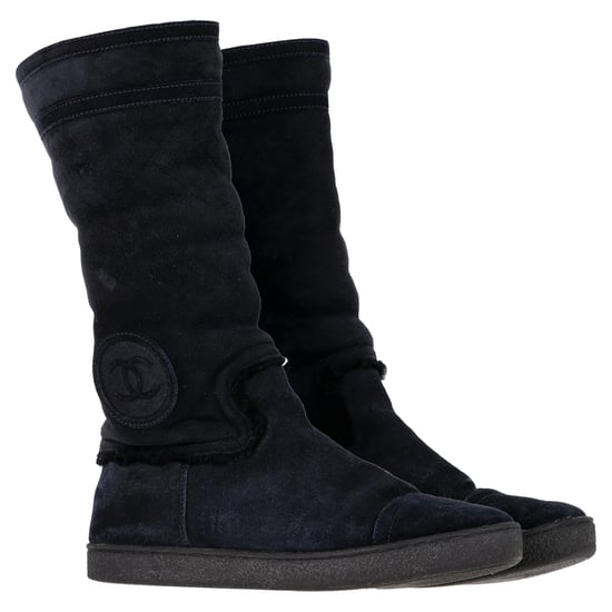 Chanel CC Logo Shearling Boots in Navy Blue Suede - Image 4