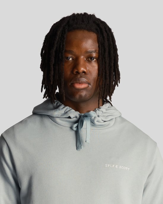 Sudadera con capucha bordada Lyle & Scott Loopback para hombres en azul - Image 4