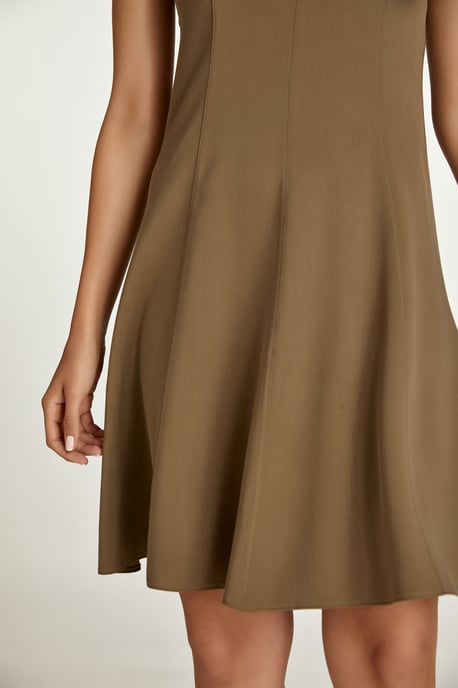 Vestido Cloche Color Oliva - Image 6