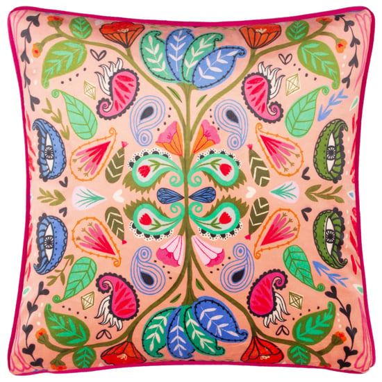 Cojín de poliéster acolchado con sisas de terciopelo Paisley Blooms de Kate Merritt - Image 1