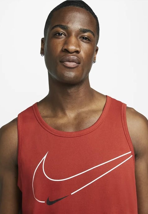 Camiseta sin mangas de entrenamiento con gráfico Dri-FIT para hombre en rojo de Nike - Image 3