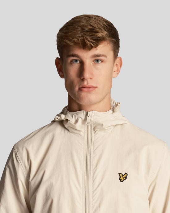 Chaqueta ligera color crema de Lyle Scott - Image 4