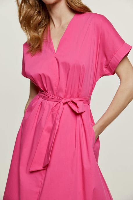 Vestido midi línea A fucsia con cinturón - Image 4