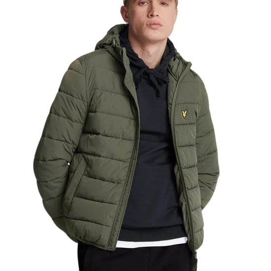 Chaqueta acolchada verde oliva con capucha y logo de la marca Lyle & Scott - Image 2