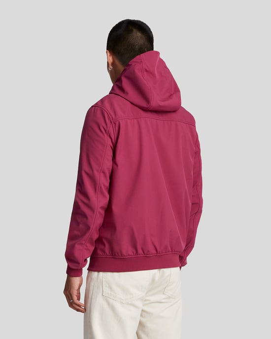 Chaqueta softshell con parte trasera de polar en color burdeos intenso con la marca Lyle & Scott - Image 3