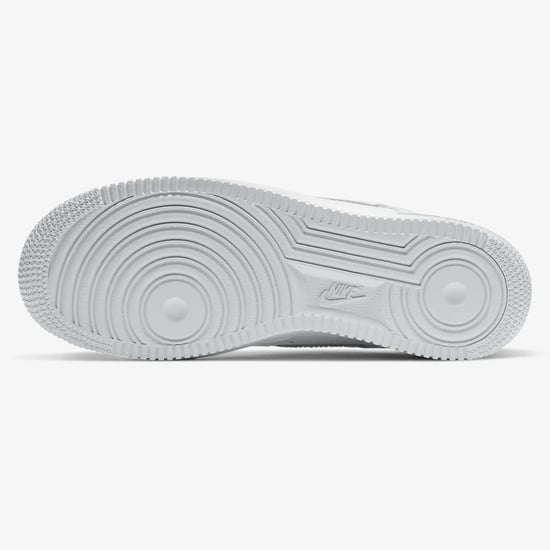 Zapatillas Nike Air Force 1 '07 para mujer en blanco - Image 6