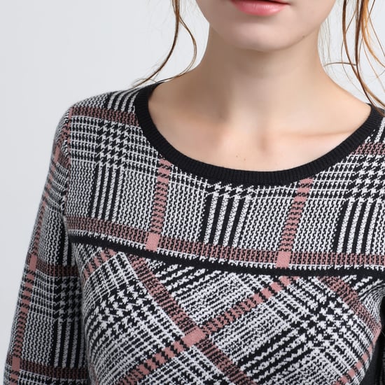 Fit-and-falre dress in tartan knit - Image 4