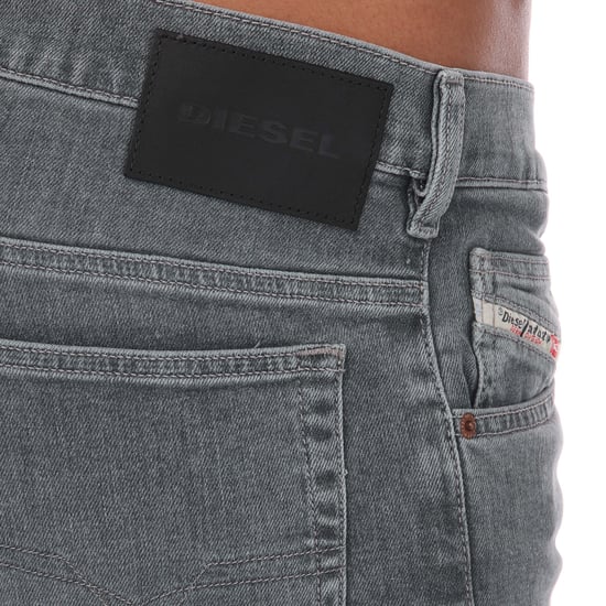 Vaqueros de corte tapered gris claro D-Yennox de Diesel - Image 3