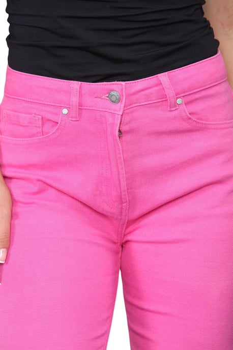 Vaqueros Mom de talle alto y pernera recta cónica de M&Co para mujer en rosa - Image 4