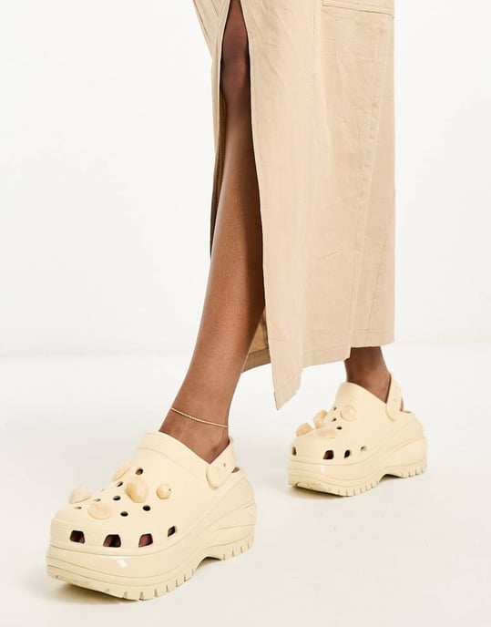 Crocs ASOS Exclusive Mega Crush shellsnpearls clog in vanilla-Neutral