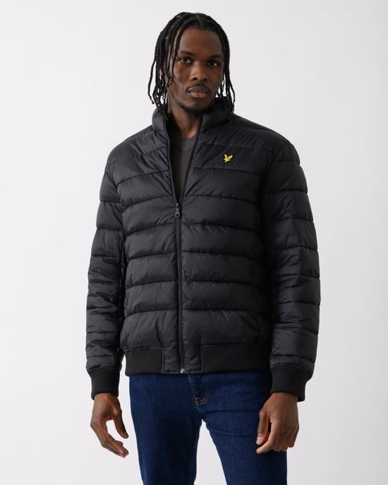 Chaqueta acolchada en negro azabache con cuello alzado de Lyle & Scott - Image 1