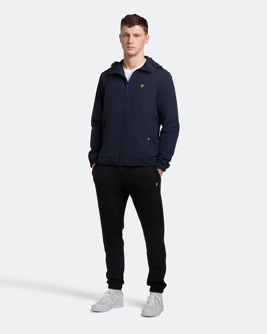 Pantalones deportivos de corte slim en negro azabache de Lyle & Scott - Image 1