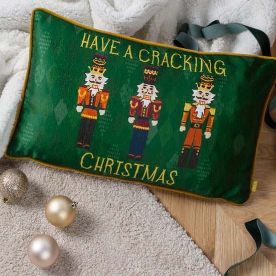 cojín de terciopelo con relleno de poliéster 'cracking Christmas' de furn. - Image 4