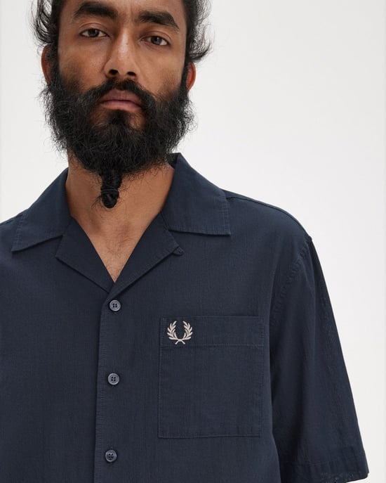 Camisa de manga corta con cuello revere de textura ligera para hombre Fred Perry - Image 4