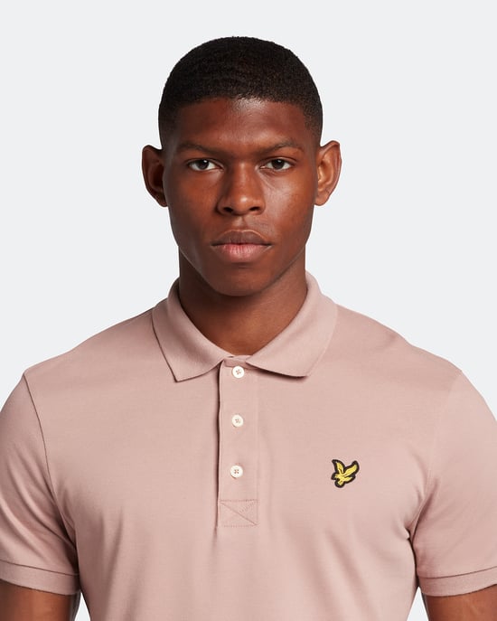 Polo color malva Dusk con logo en el pecho de Lyle and Scott - Image 4