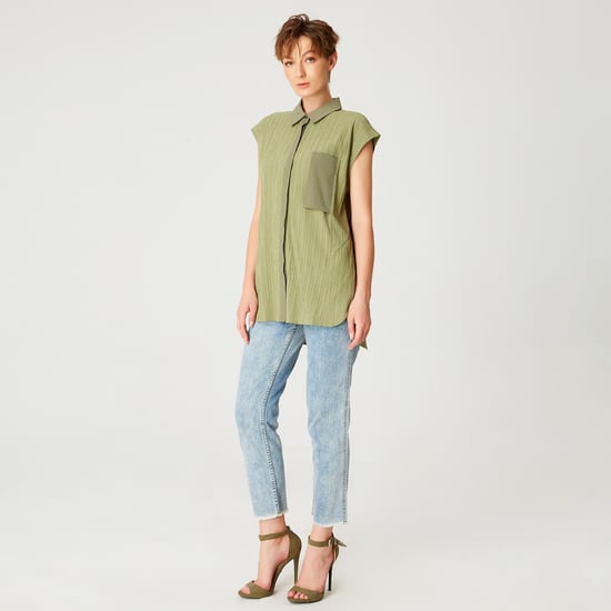 Sleeveless shirt with patch pocket - Image 2