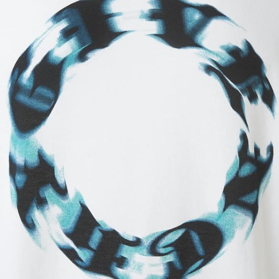 Camiseta blanca extragrande con logo circular de Givenchy - Image 3