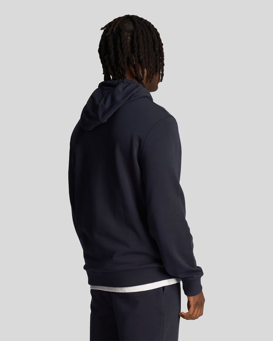 Sudadera con capucha azul marino oscuro con emblema del club Lyle & Scott - Image 3