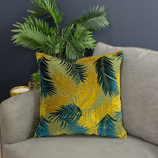 Cojín de terciopelo jacquard Paoletti Palmgrove relleno de plumas - Image 4