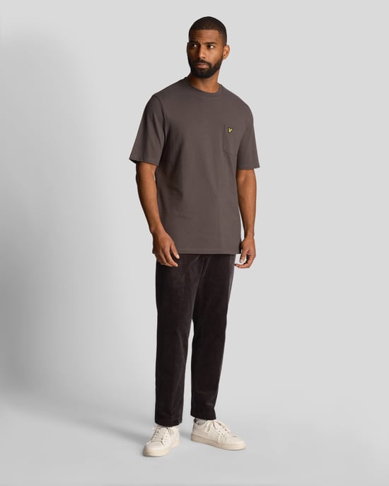 Camiseta lisa de pique con bolsillo en color bronce de Lyle & Scott - Image 2