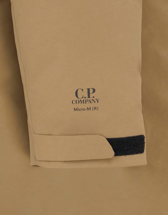 Chaqueta de parka con capucha micro de hombre C.P. Company en beige - Image 4