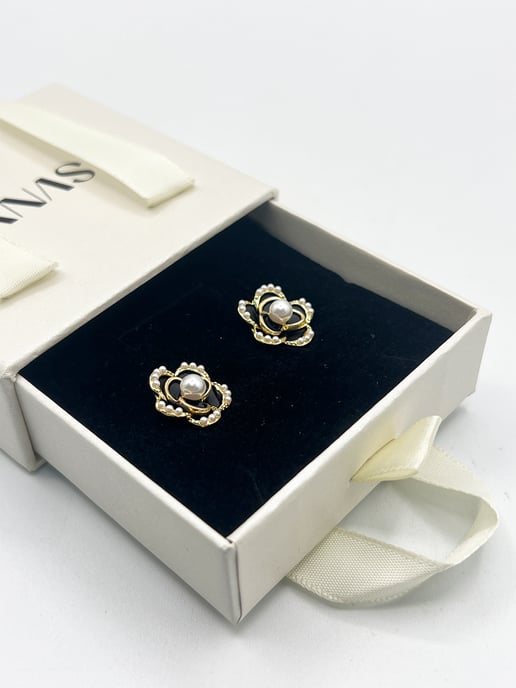 Black Flower Pearl Earrings in Gold - Image 2