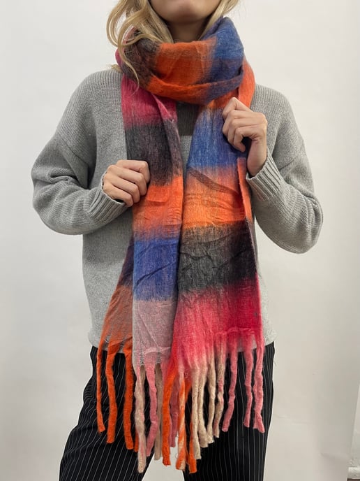 Soft Chunky Checked Scarf with Tassels in Blue Berry