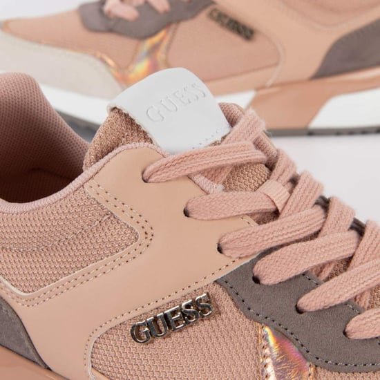 Zapatillas Guess para mujer en color nude - Image 3