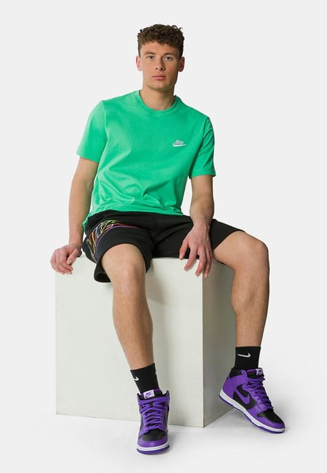 Camiseta Nike Sportswear Club para hombre en verde primavera - Image 4