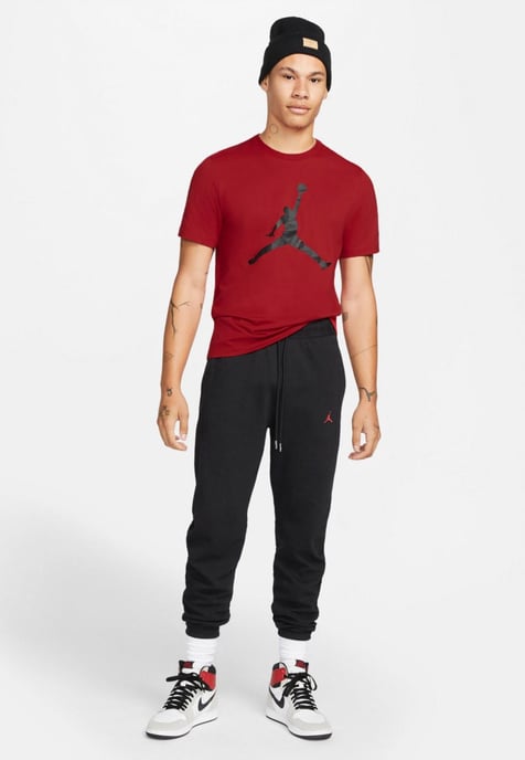 NIKE Mens M J Jumpman SS Crew T Shirt in Red