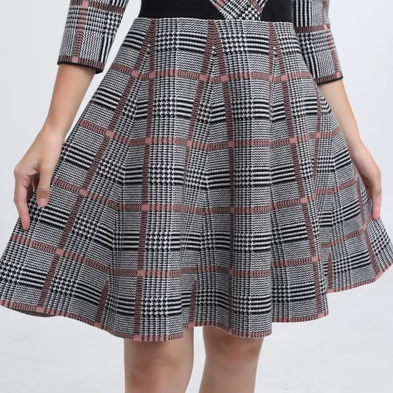 Fit-and-falre dress in tartan knit - Image 5