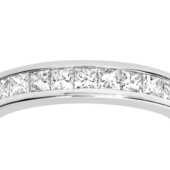 Anillo de media eternidad con engaste de canal de diamantes de talla princesa de 0,50 quilates en oro blanco de 9 quilates - Image 3